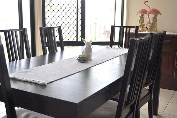 {The-Organised-Housewife-Dining-Table}-Declutter-Challenge---Tableclothes-1