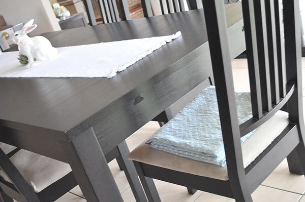 {The-Organised-Housewife-Dining-Table}-Declutter-Challenge---Tableclothes-2