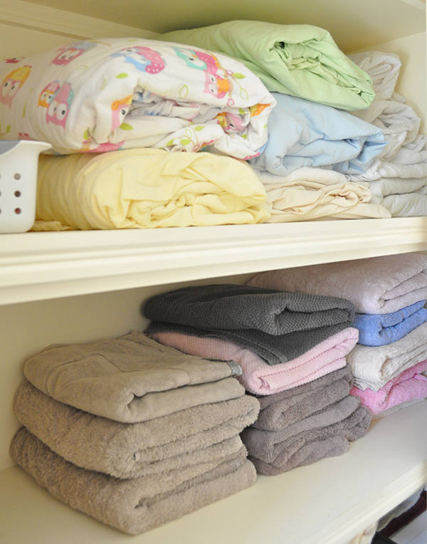 {The Organised Housewife} Organisd Laundry Cupboard 2
