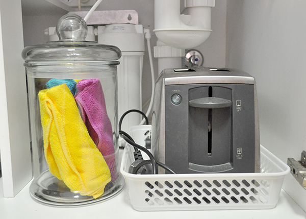 {The Organised Housewife} Under Kitchen Sink 4